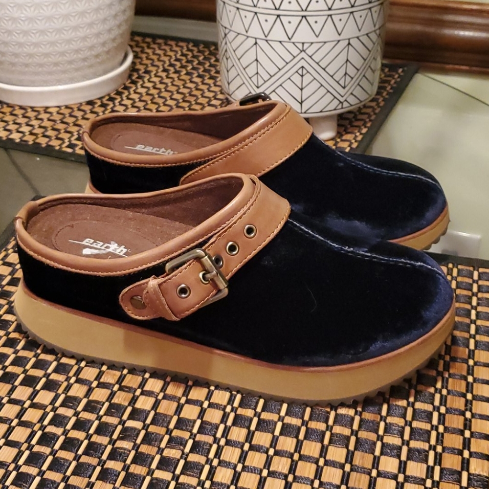 Earth brand clogs blue ultrasuede